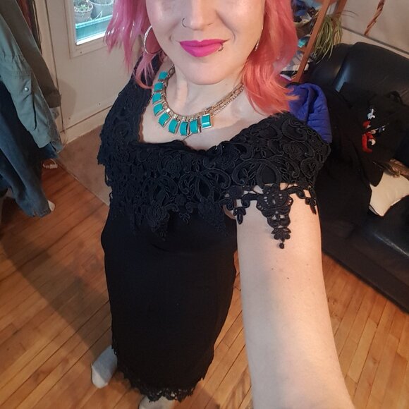 Gala Dress Medium - Picture 10 of 10